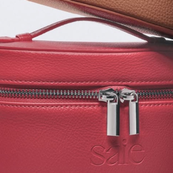 NWT Saie Mini Vanity Case in Fuchsia - Picture 3 of 3